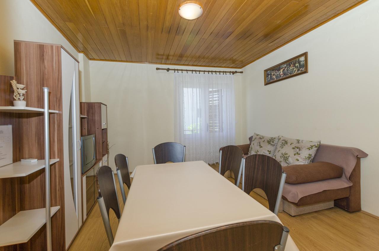 Apartments Katica พรีมอชเตน ภายนอก รูปภาพ