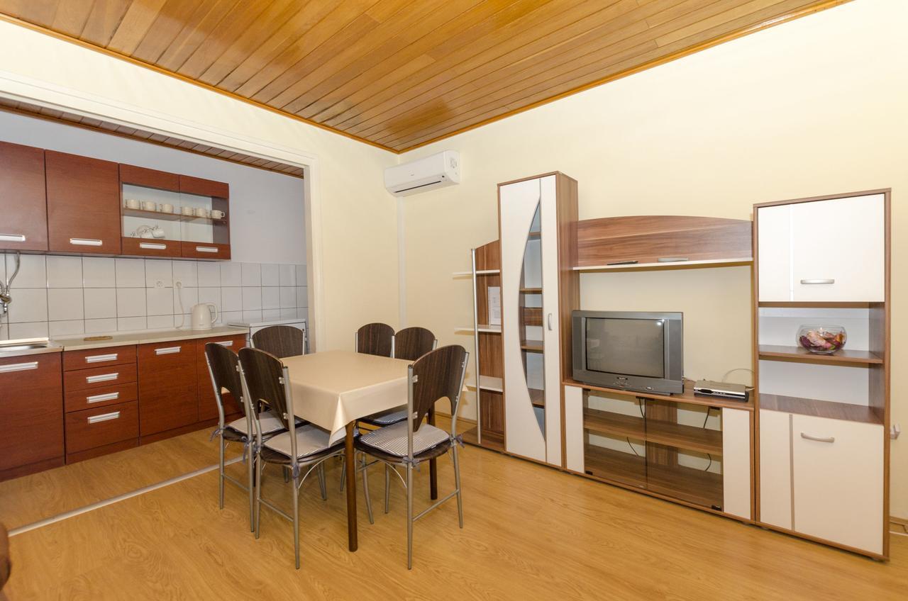 Apartments Katica พรีมอชเตน ภายนอก รูปภาพ