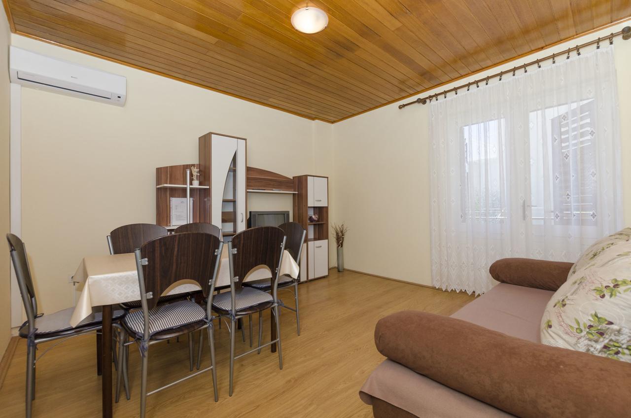 Apartments Katica พรีมอชเตน ภายนอก รูปภาพ