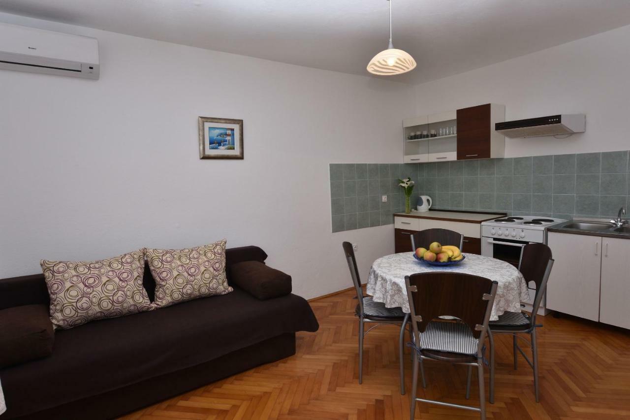 Apartments Katica พรีมอชเตน ภายนอก รูปภาพ