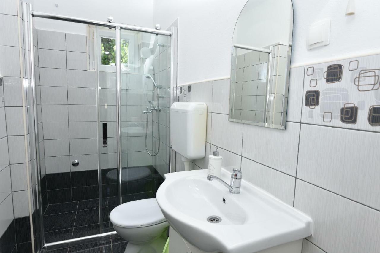 Apartments Katica พรีมอชเตน ภายนอก รูปภาพ