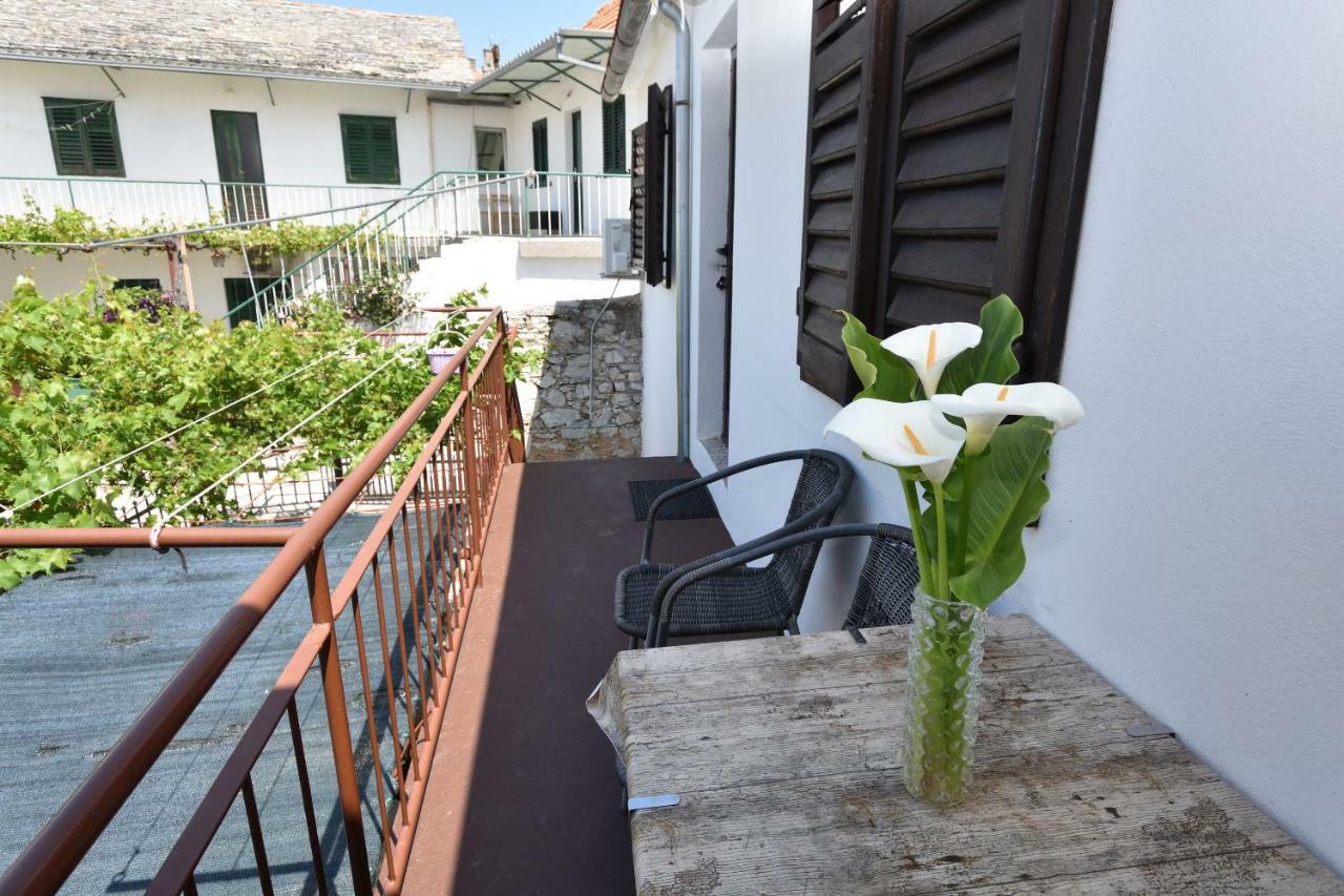 Apartments Katica พรีมอชเตน ภายนอก รูปภาพ